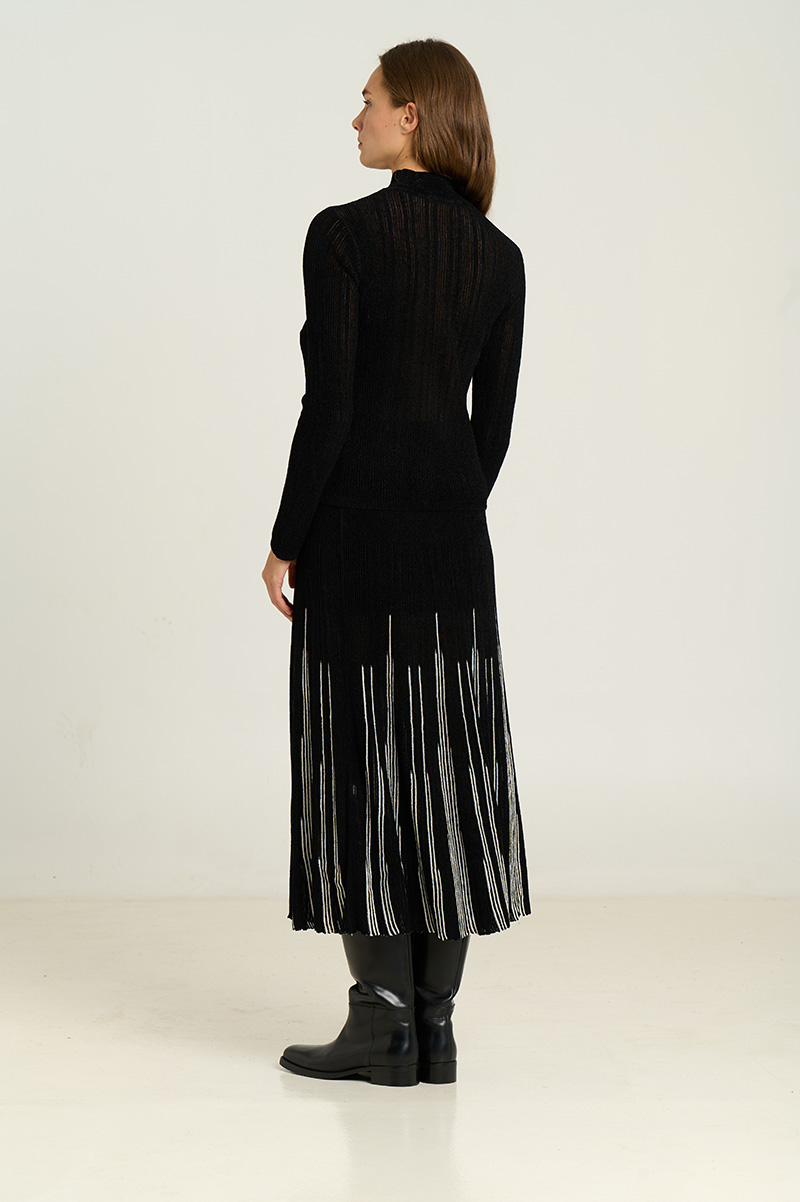 Intarsia sweater with perkins collar 4