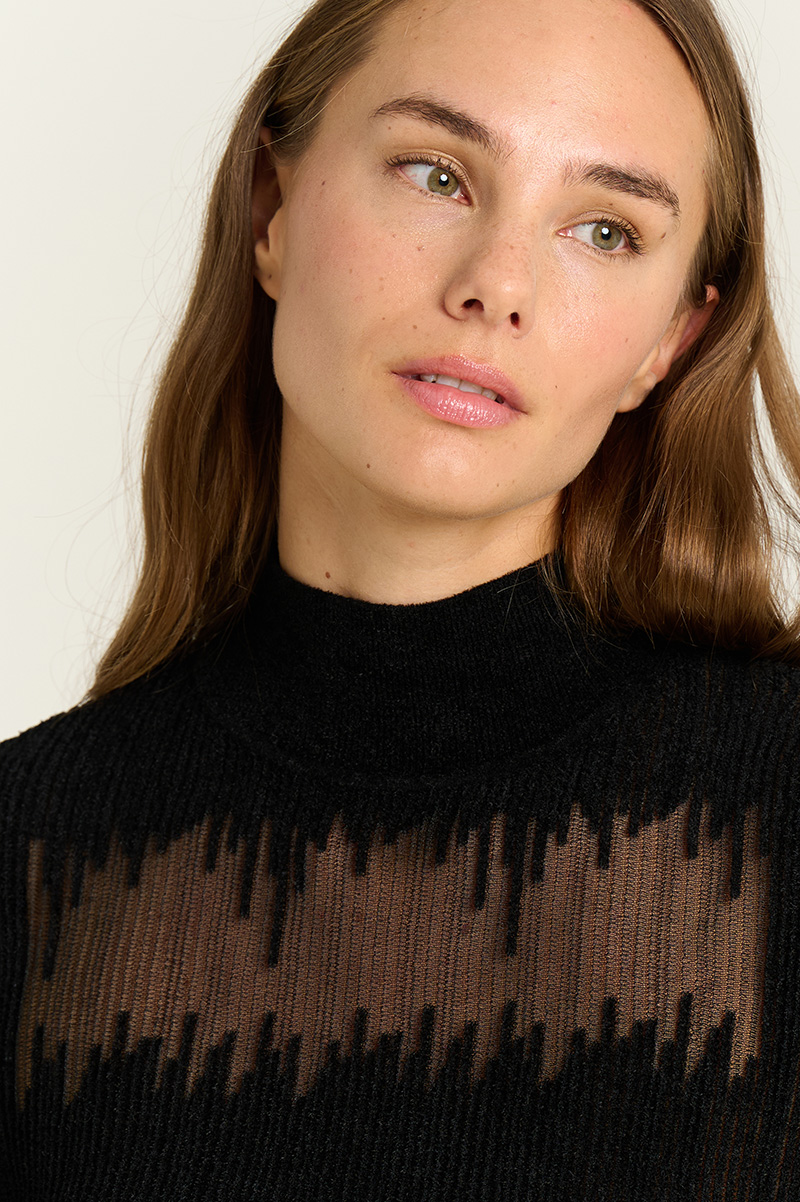 Intarsia sweater with perkins collar 1