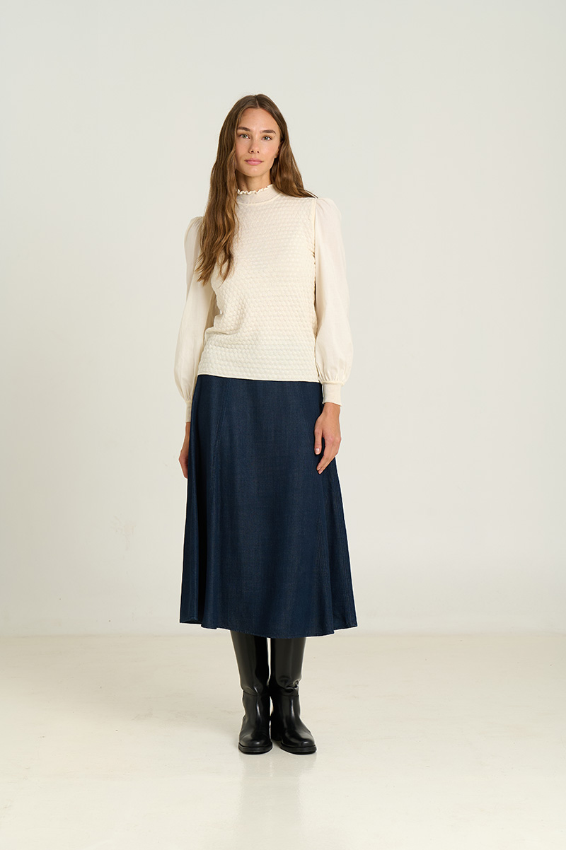 Sweater combined with puffed sleeves 4