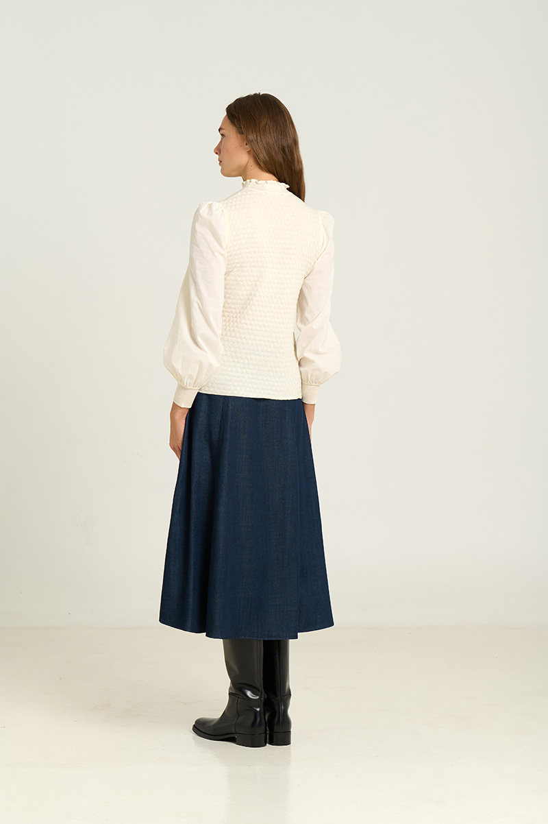 Sweater combined with puffed sleeves 2