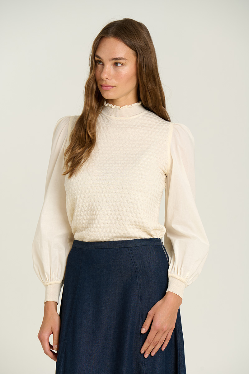 Sweater combined with puffed sleeves 3