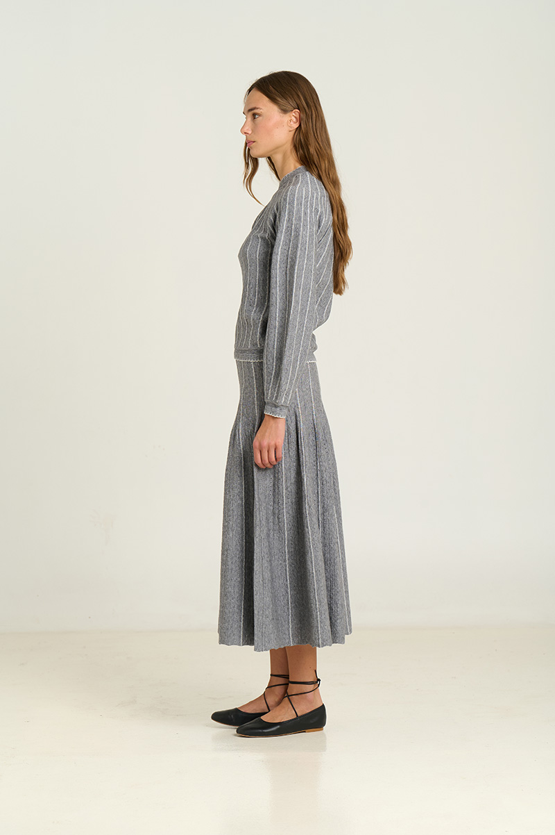 Sweater with radial structure 2