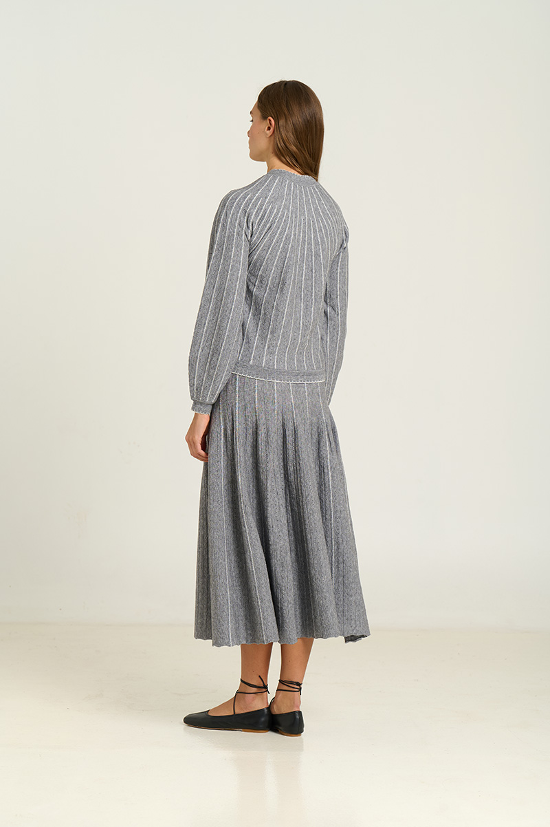 Sweater with radial structure 3