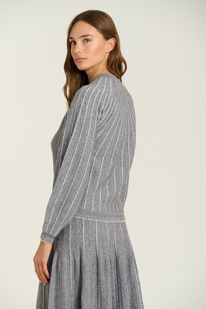 Sweater with radial structure 1