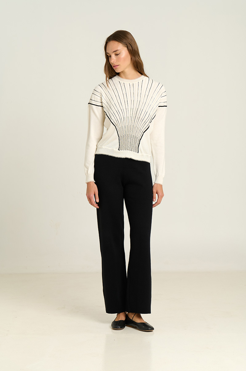 Round-neck sweater radial knit