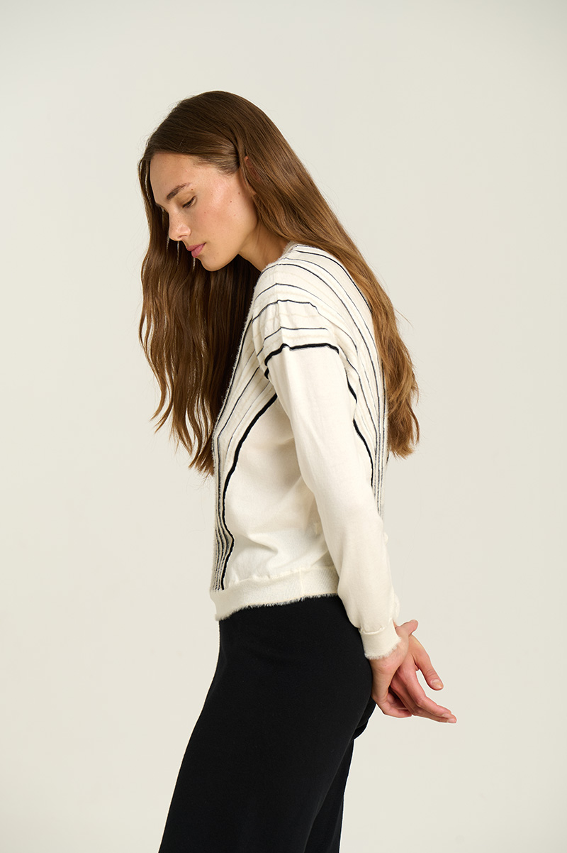 Round-neck sweater radial knit 2