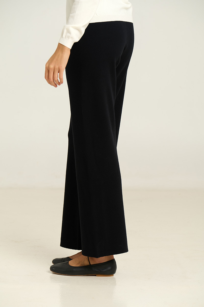 Straight knit pants 1