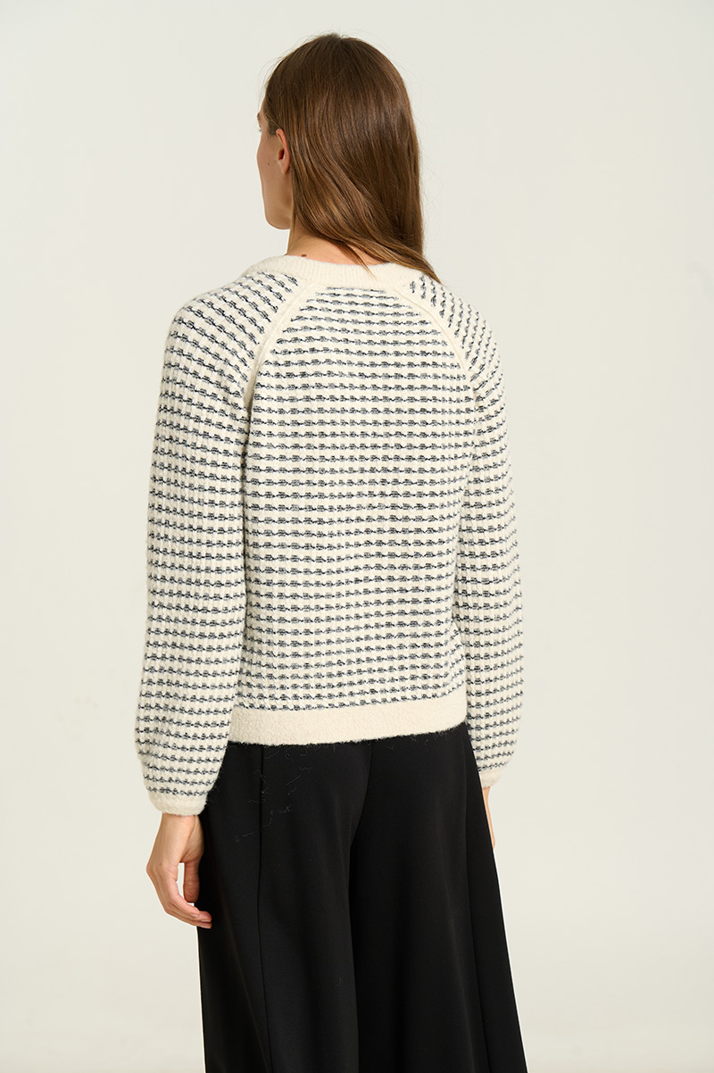 Sweater with fuzzy texture 3