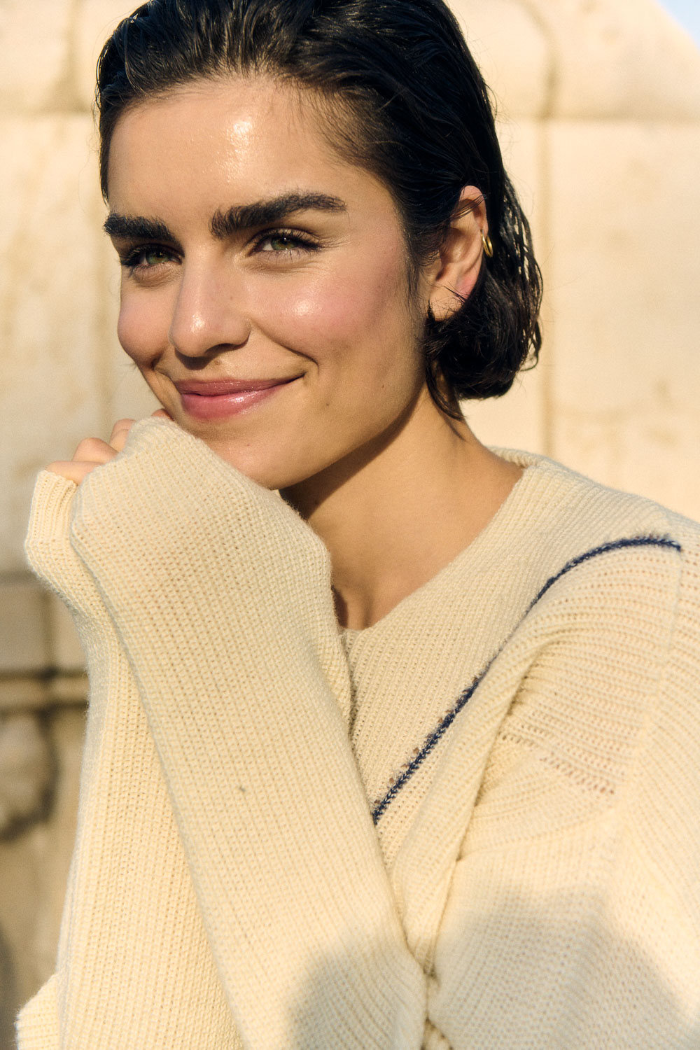 Seed stitch sweater with V-neck 1