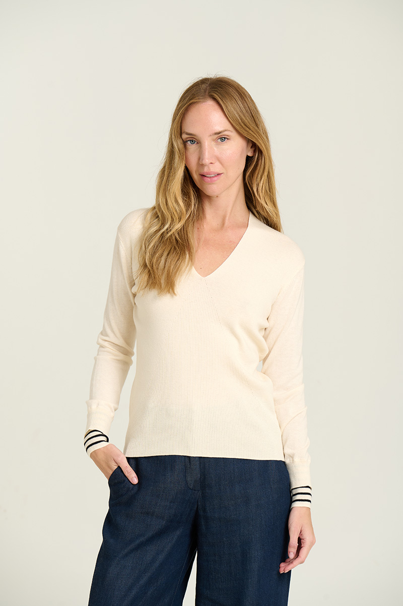 V-neck sweater 1