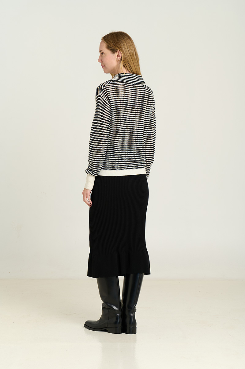 Straight midi skirt 3
