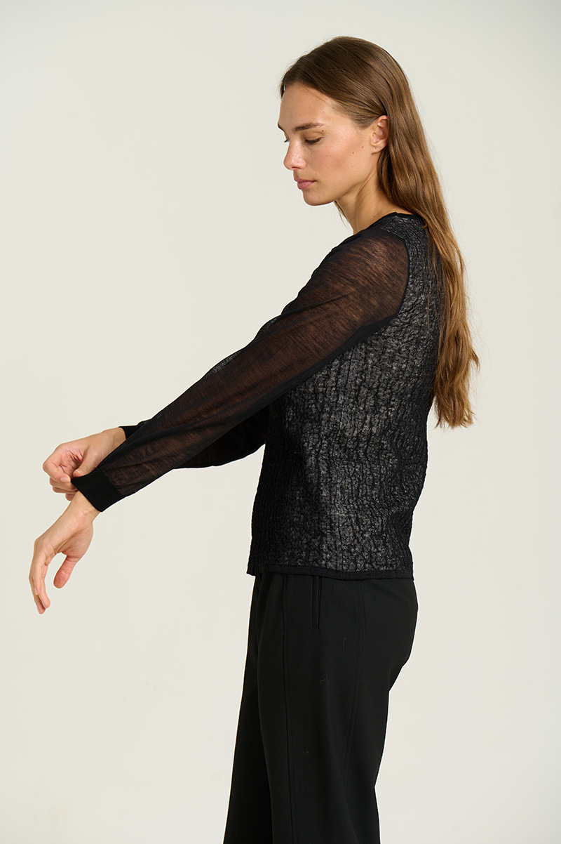 Crinkled-structure sweater 3
