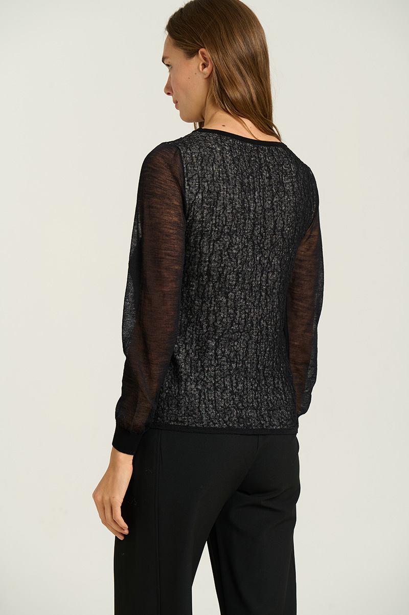 Crinkled-structure sweater 4
