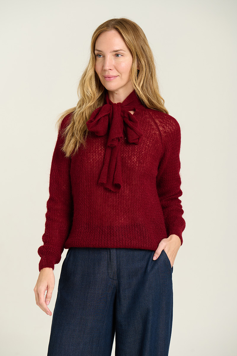 Sweater with bow 3