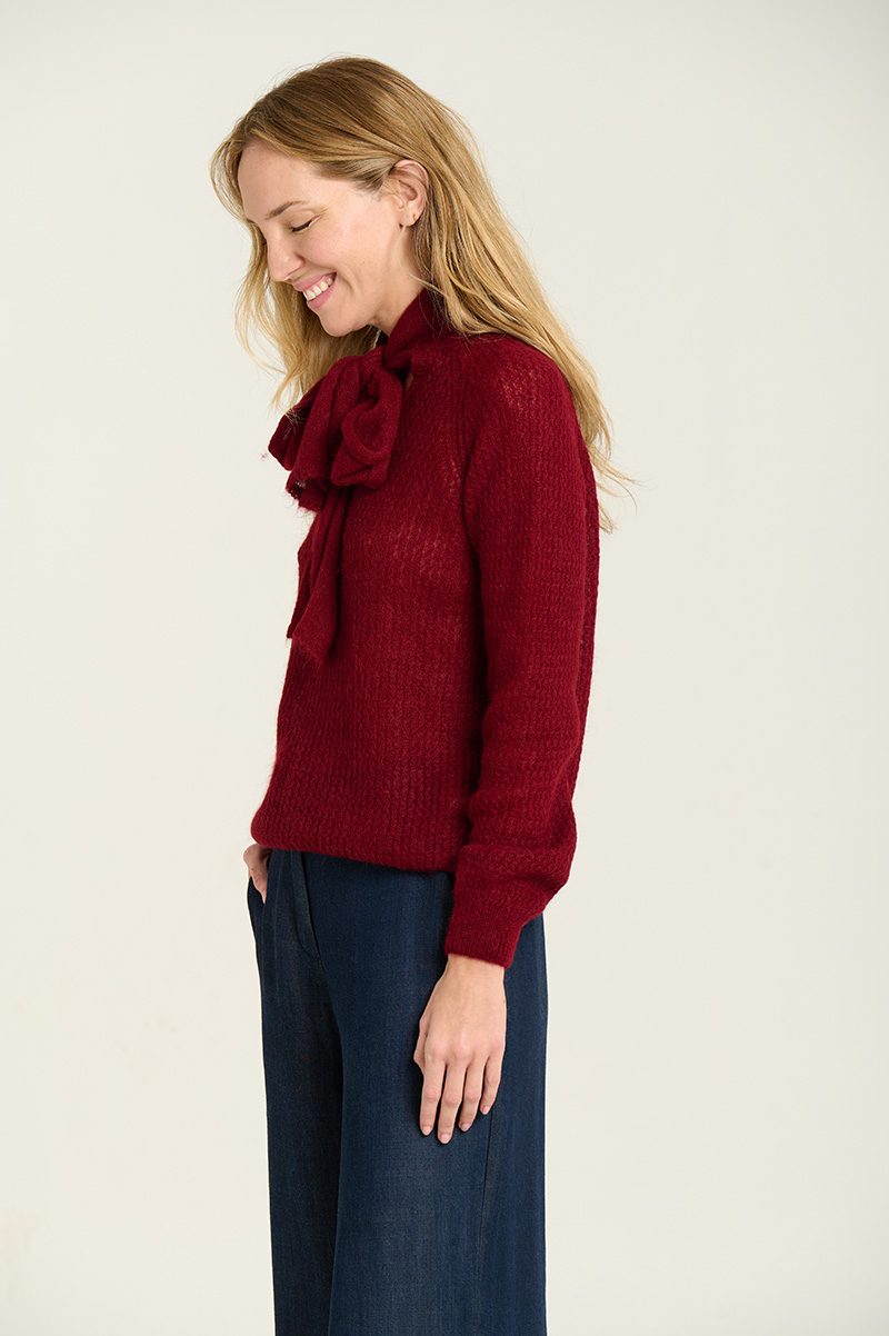 Sweater with bow 4