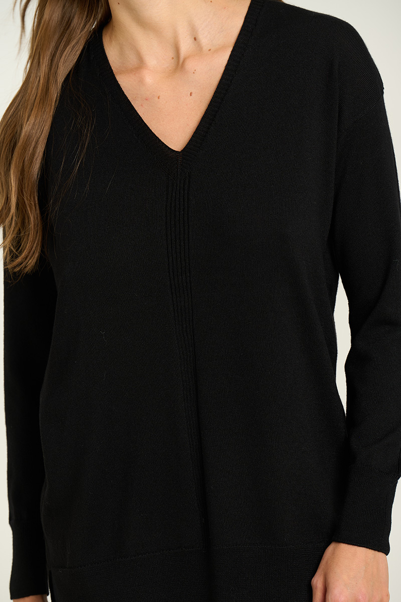 Long V-neck sweater 1