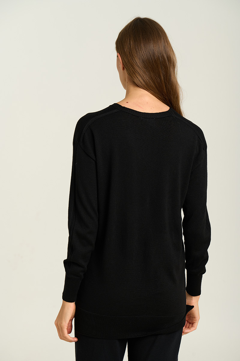Long V-neck sweater 3
