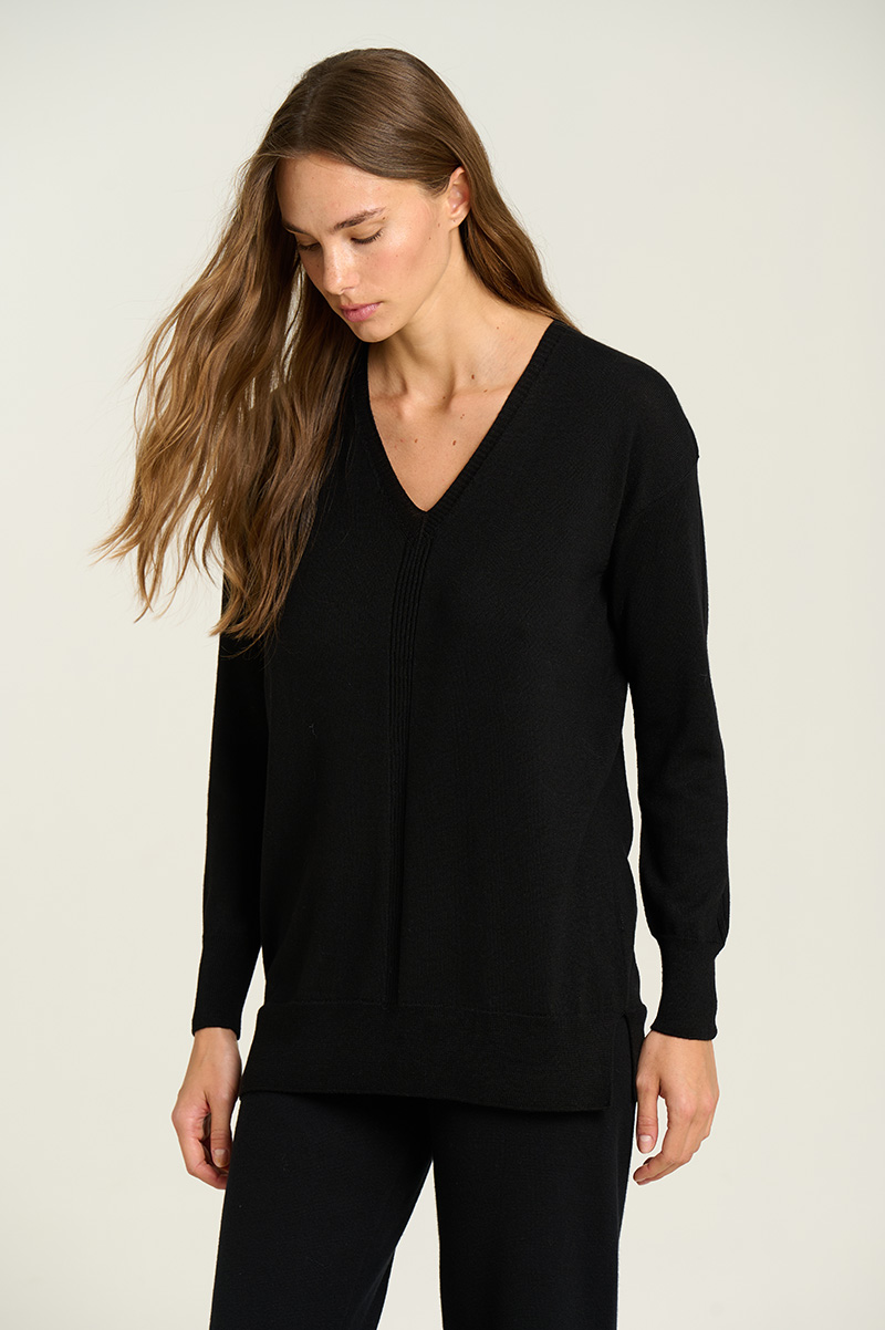 Long V-neck sweater 2