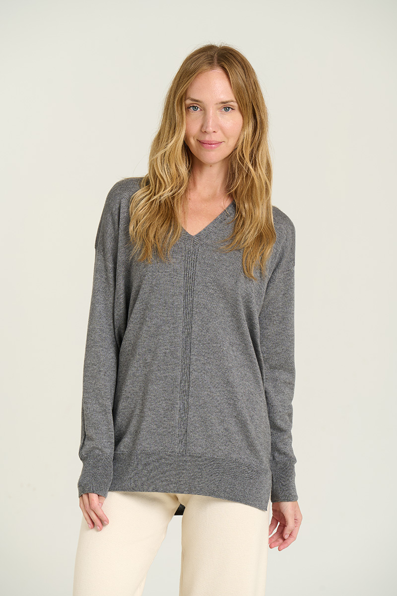 Long V-neck sweater 3