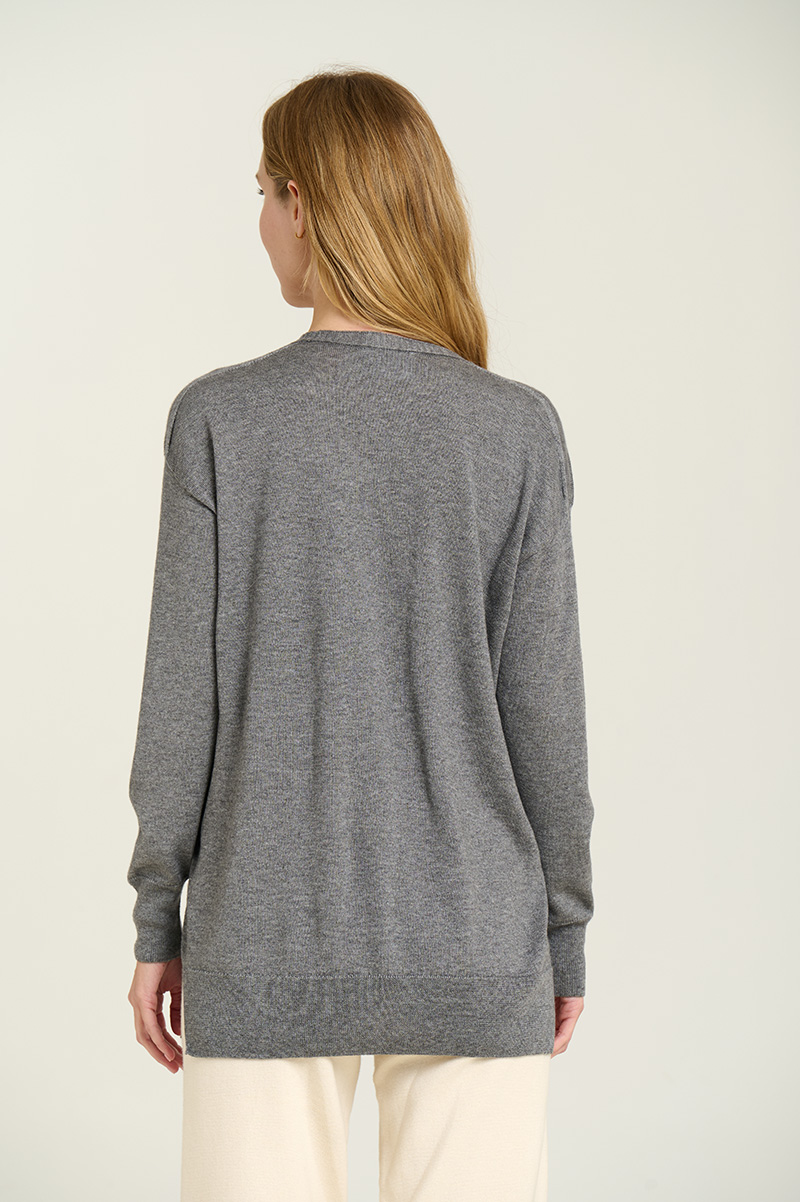 Long V-neck sweater 4