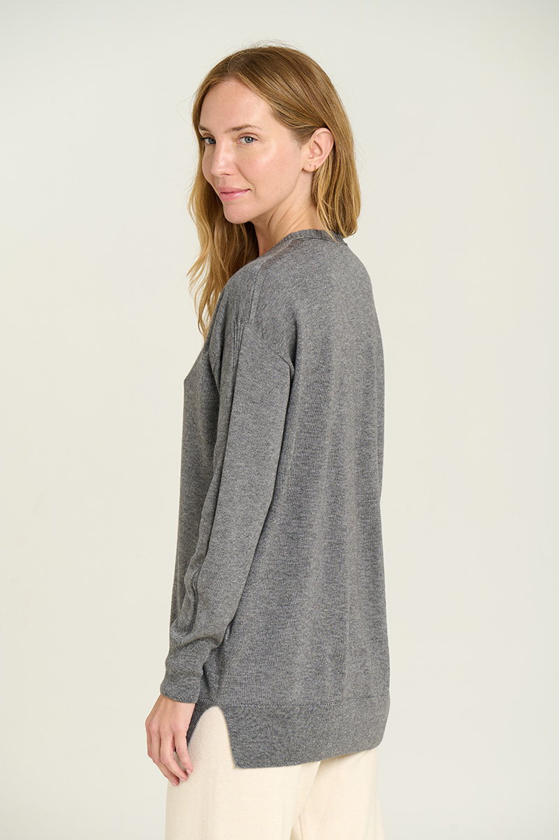 Long V-neck sweater 2