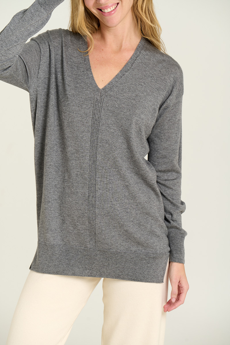 Long V-neck sweater 1