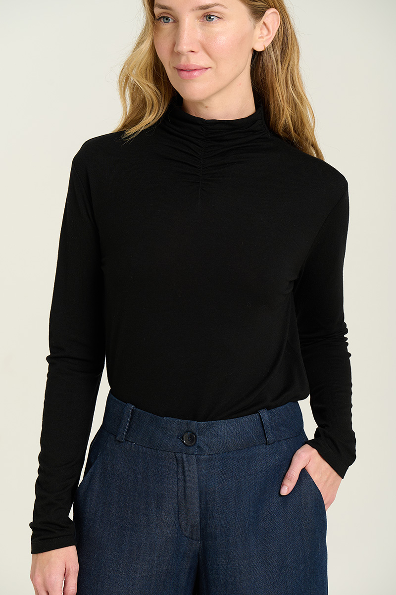 High-neck shirt 3