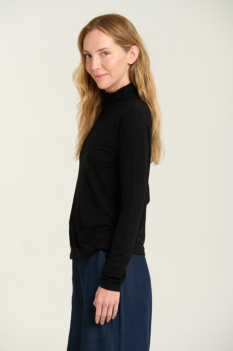 High-neck shirt 4