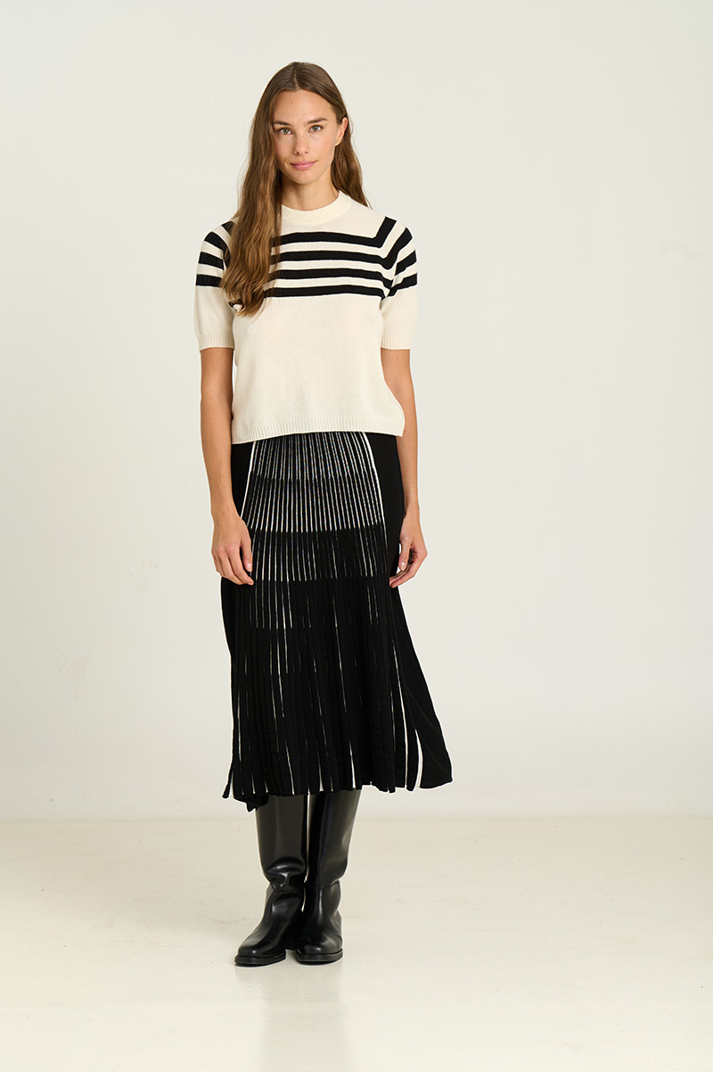 Short-sleeve round-neck sweater