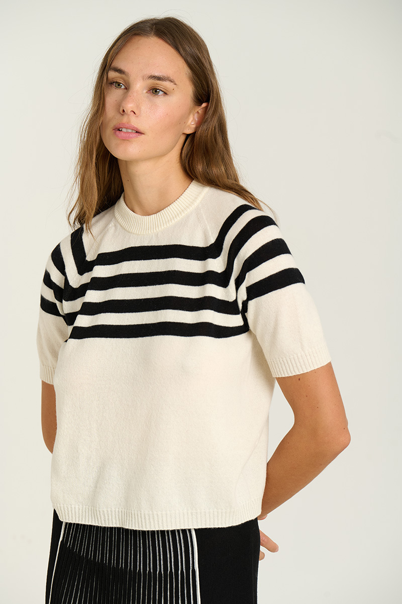 Short-sleeve round-neck sweater 1