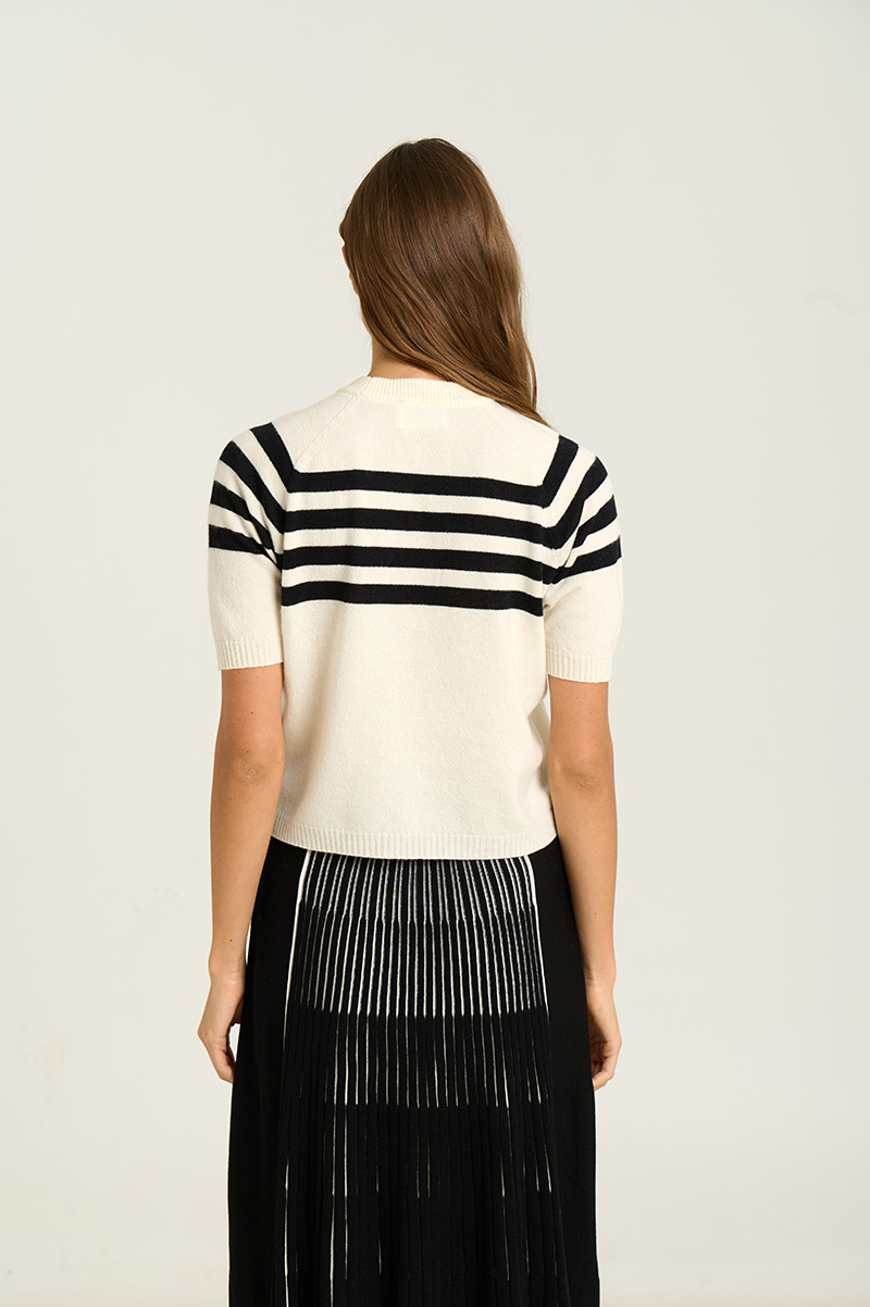 Short-sleeve round-neck sweater 4