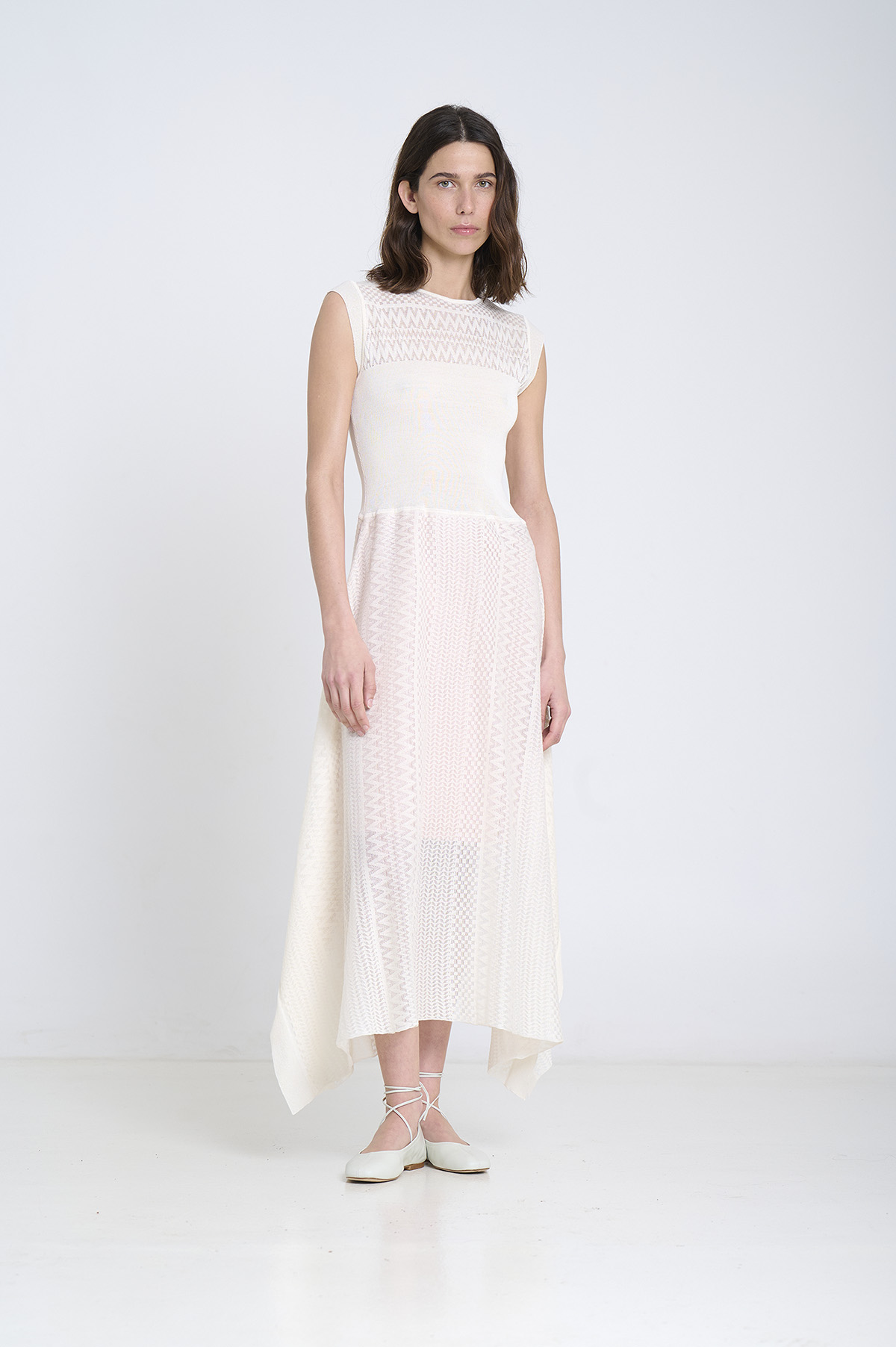 Vestido con bajo asimétrico