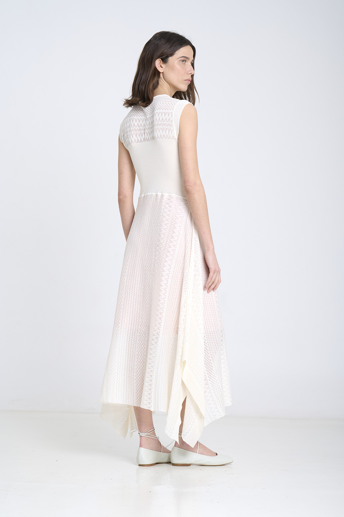 Vestido con bajo asimétrico 2