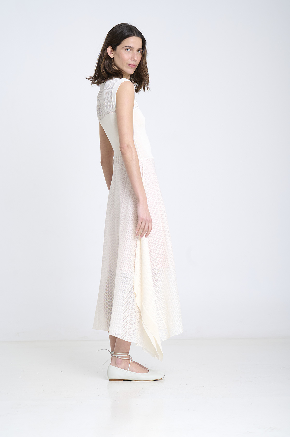 Vestido con bajo asimétrico 3