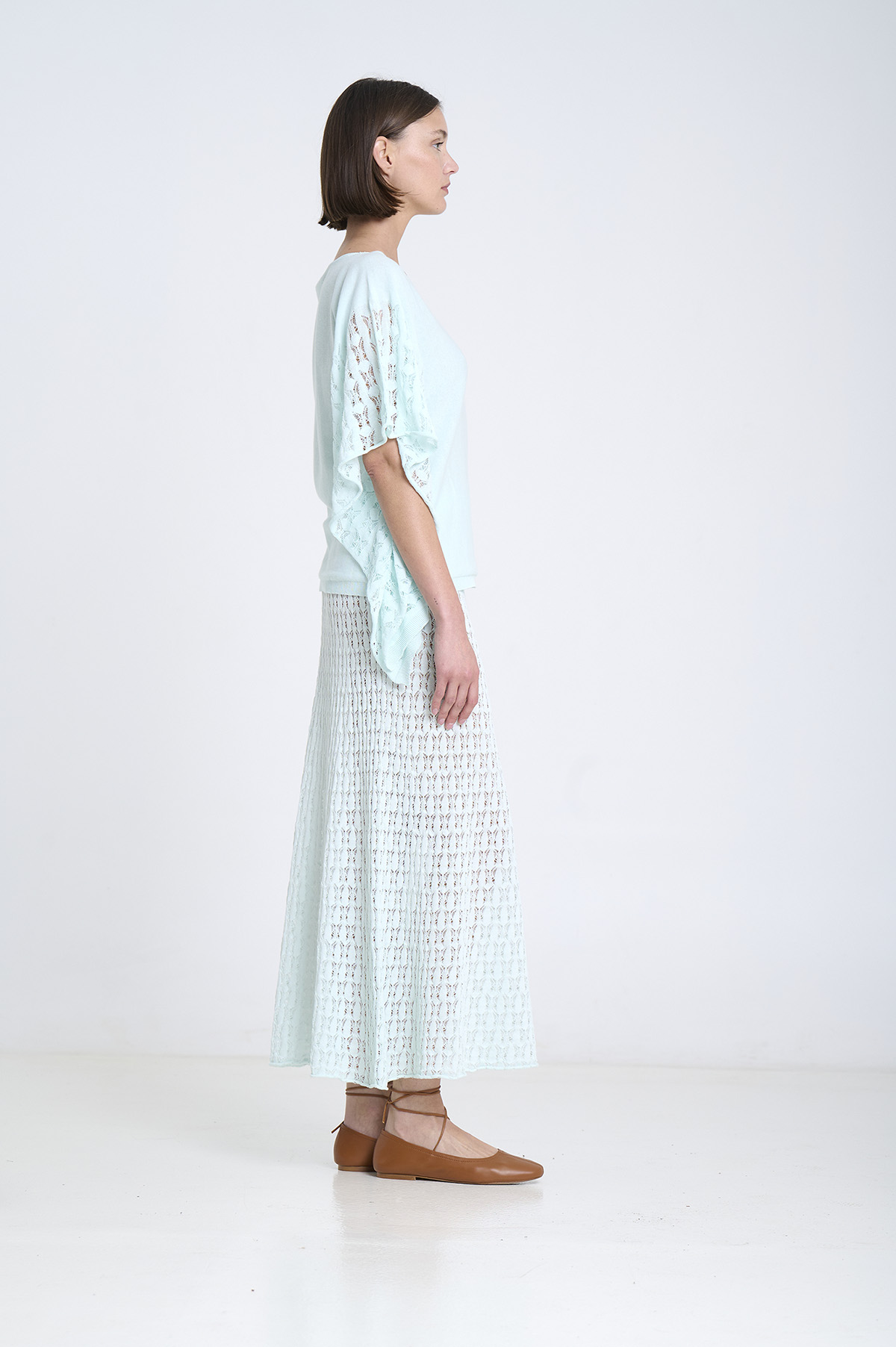 Capa de punto con laterales calados 6