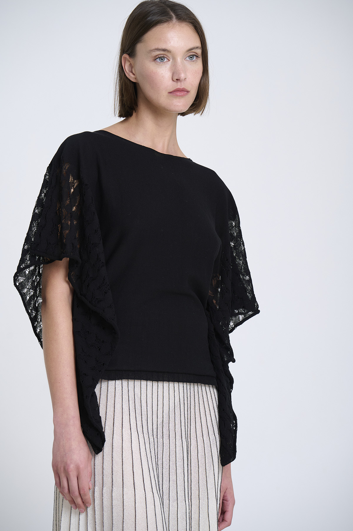 Capa de punto con laterales calados 1