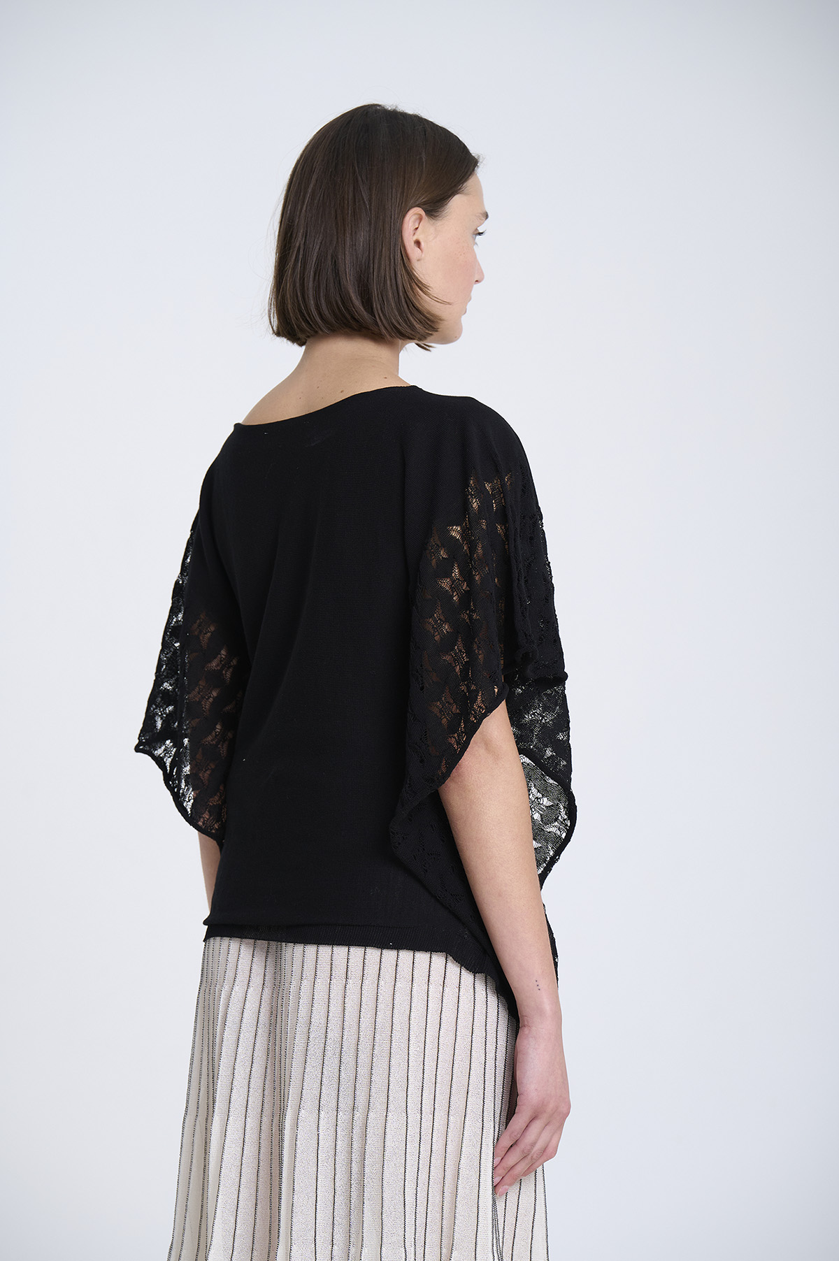 Capa de punto con laterales calados 3