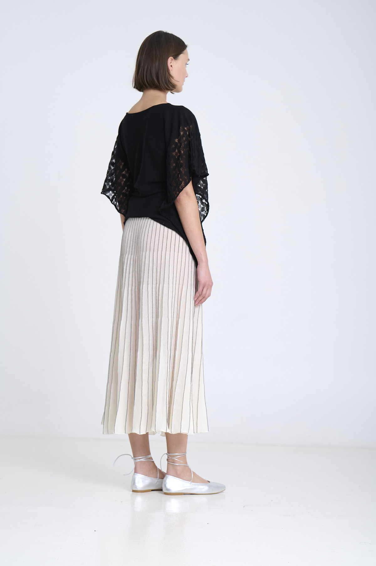 Capa de punto con laterales calados 4