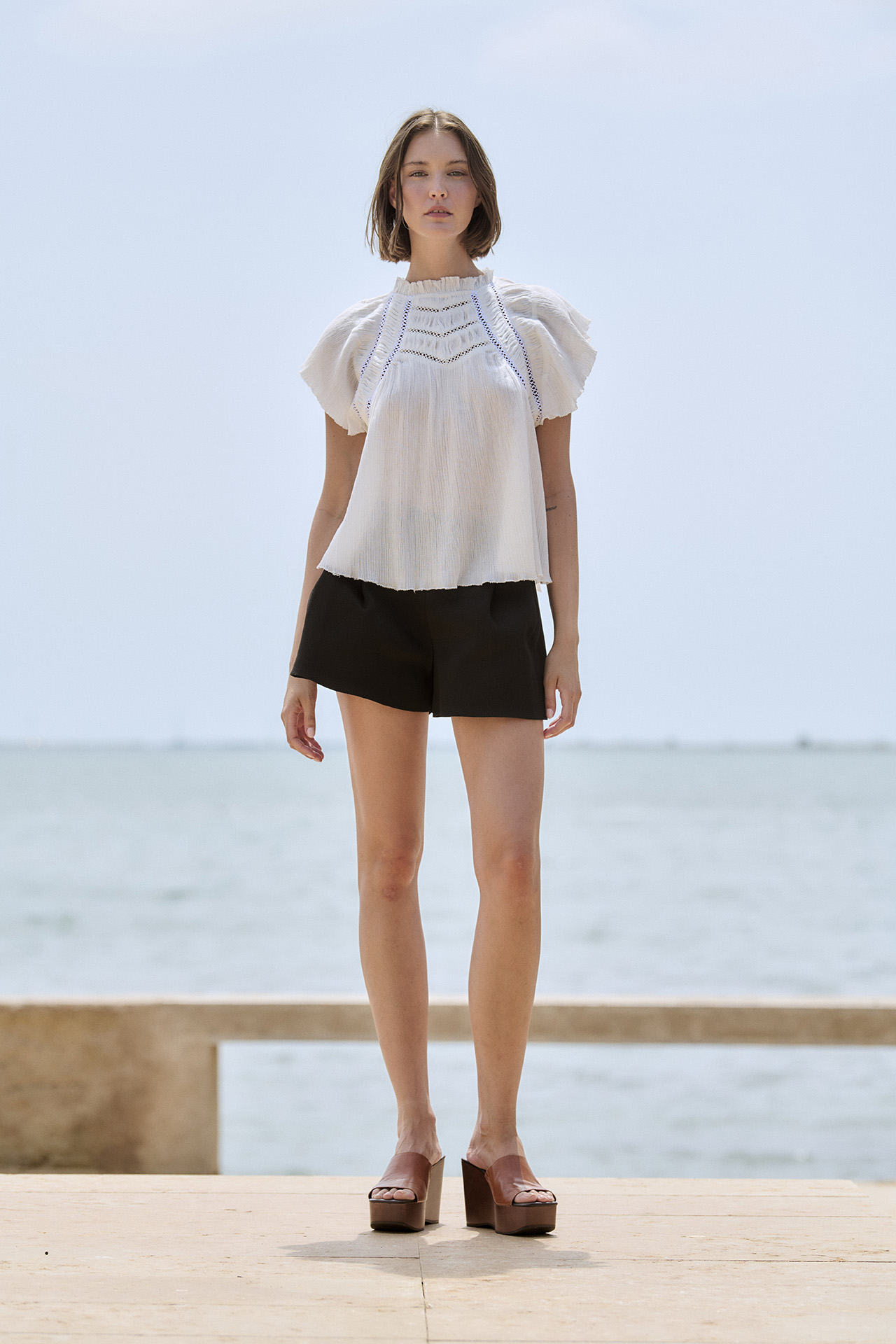 Top de bambula y encaje