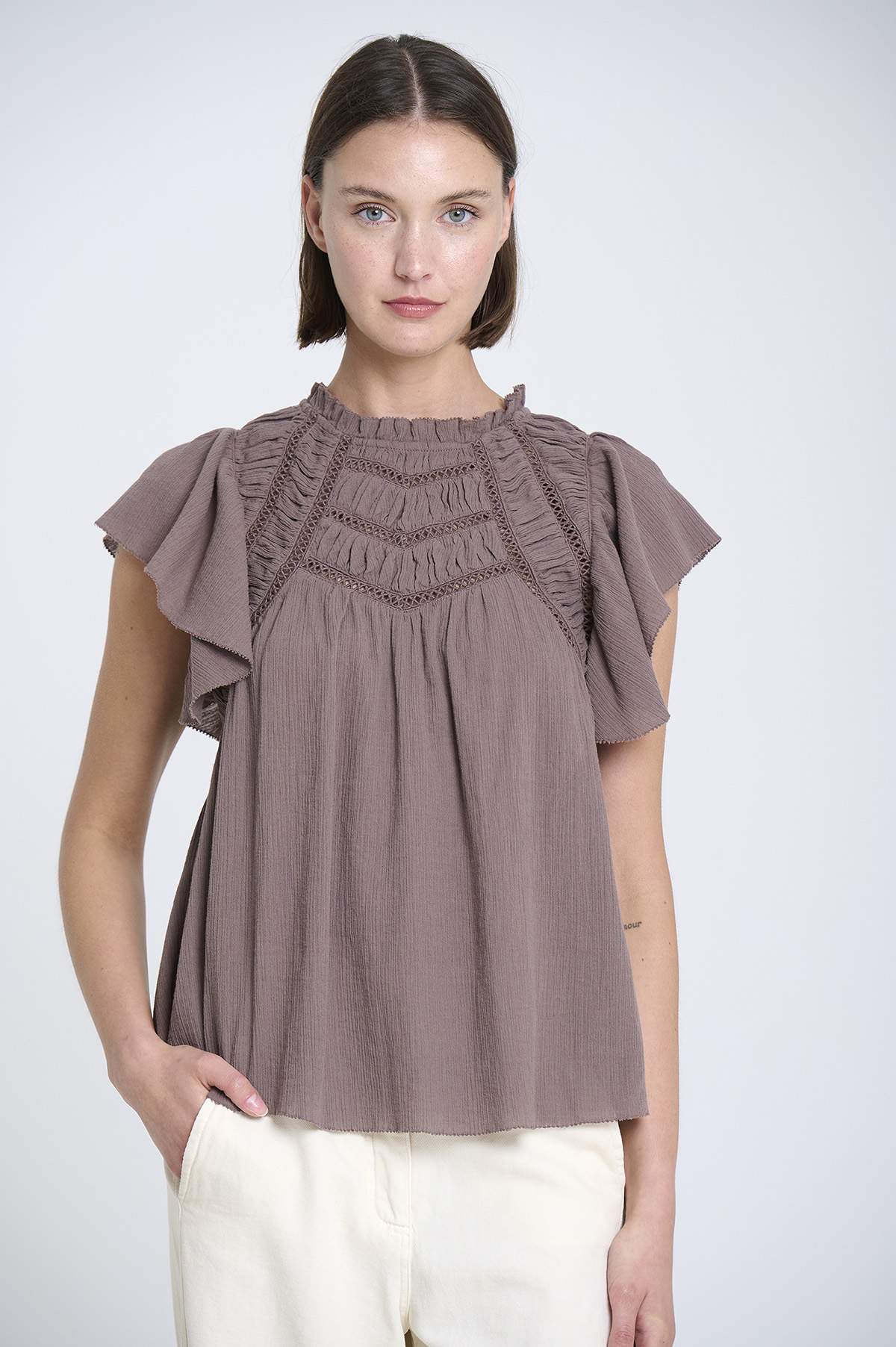 Cotton batiste top with lace 3