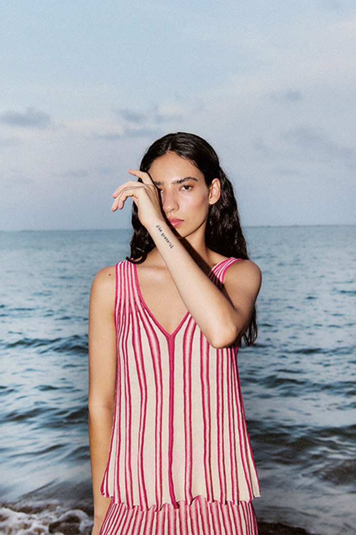 Falda de punto radial a rayas | ICONIC PIECES 1