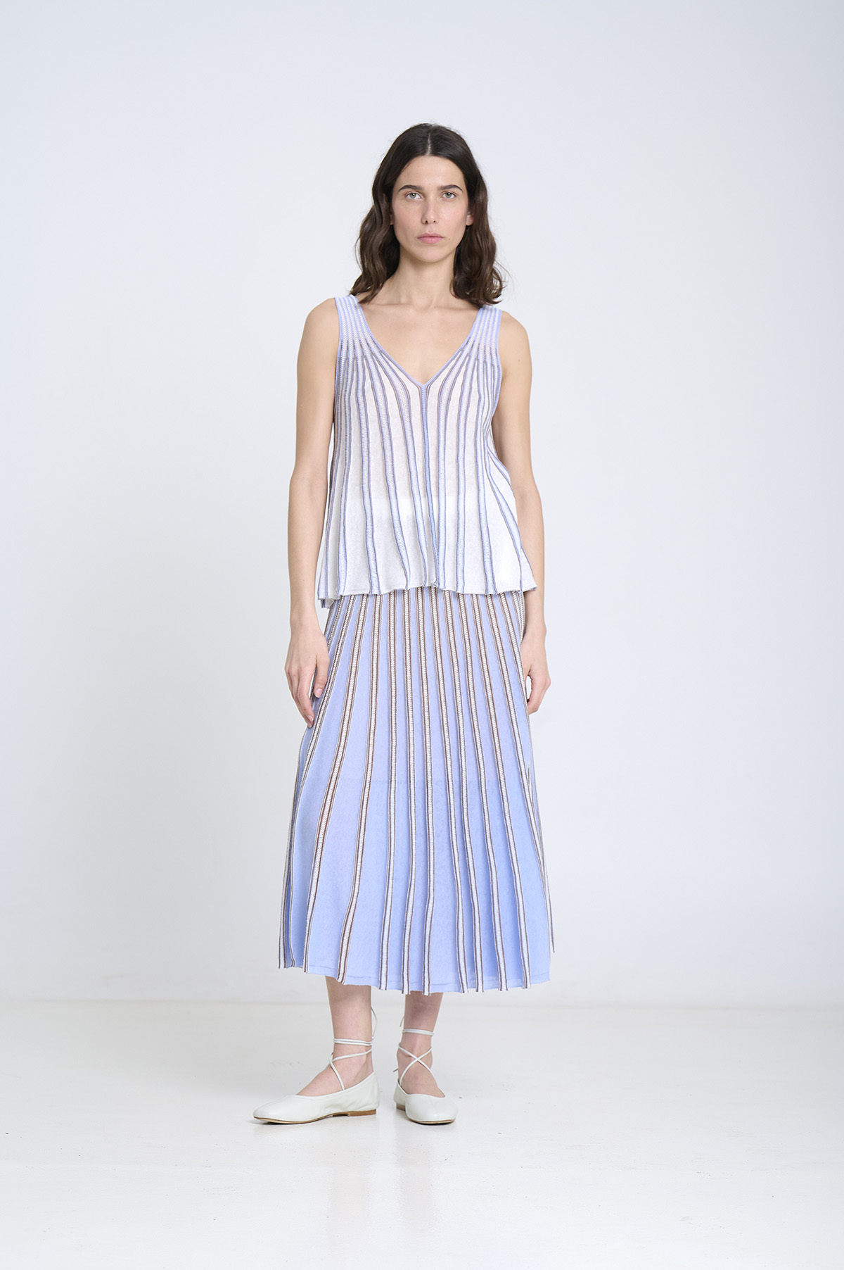 Falda de punto radial a rayas | ICONIC PIECES 2