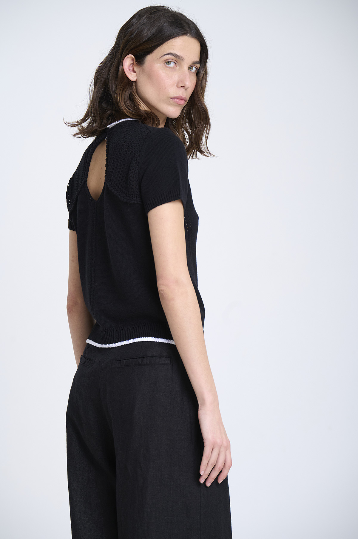 Short-sleeve sweater with back detail 3