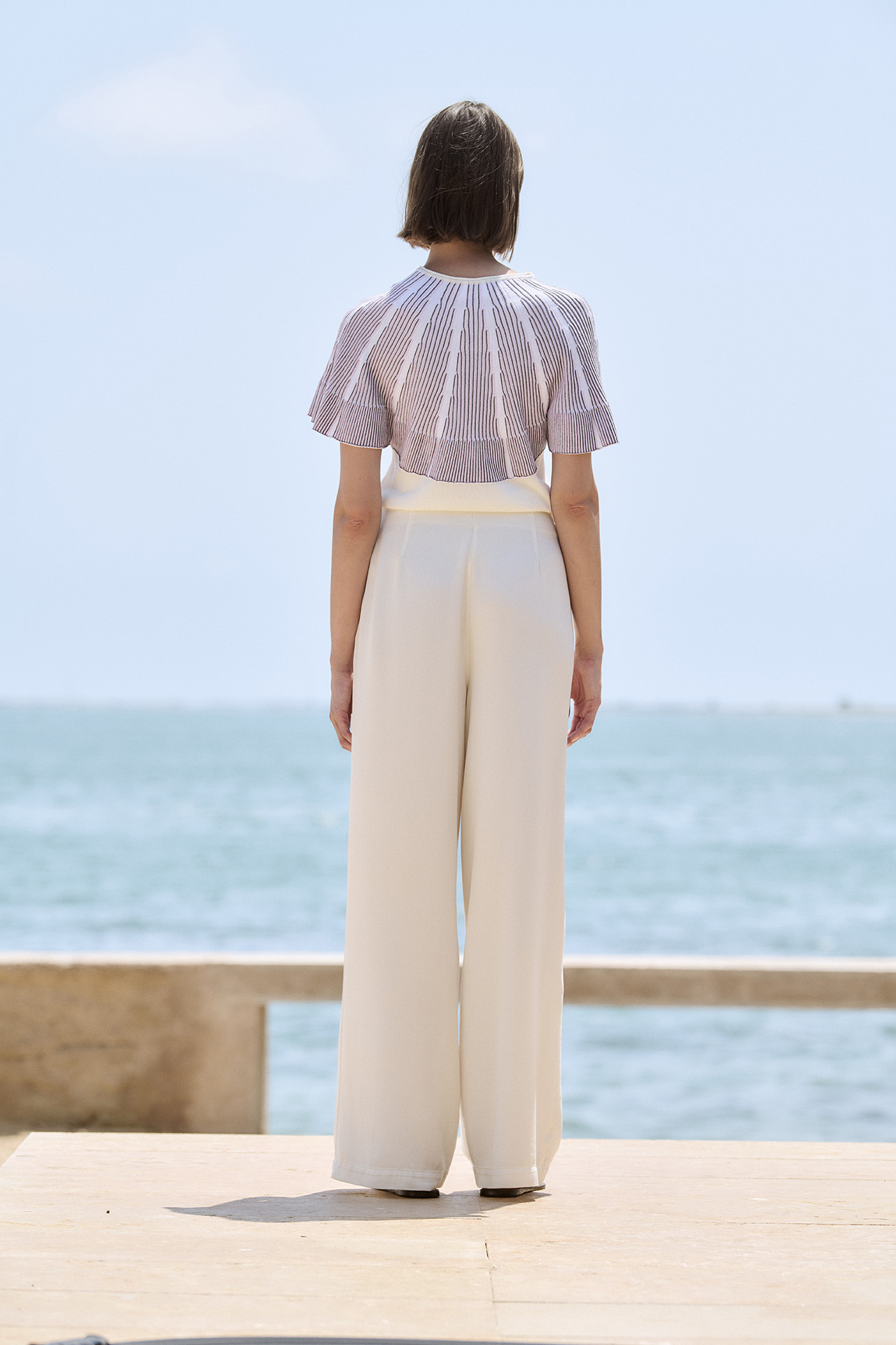 Wide-Leg Fluid Pants 6