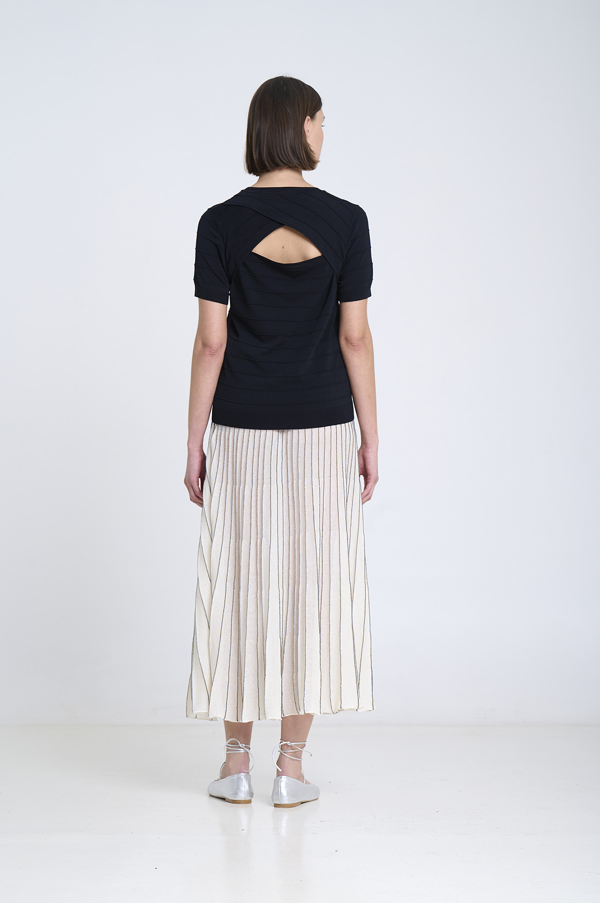 Back-Opening Sweater 4