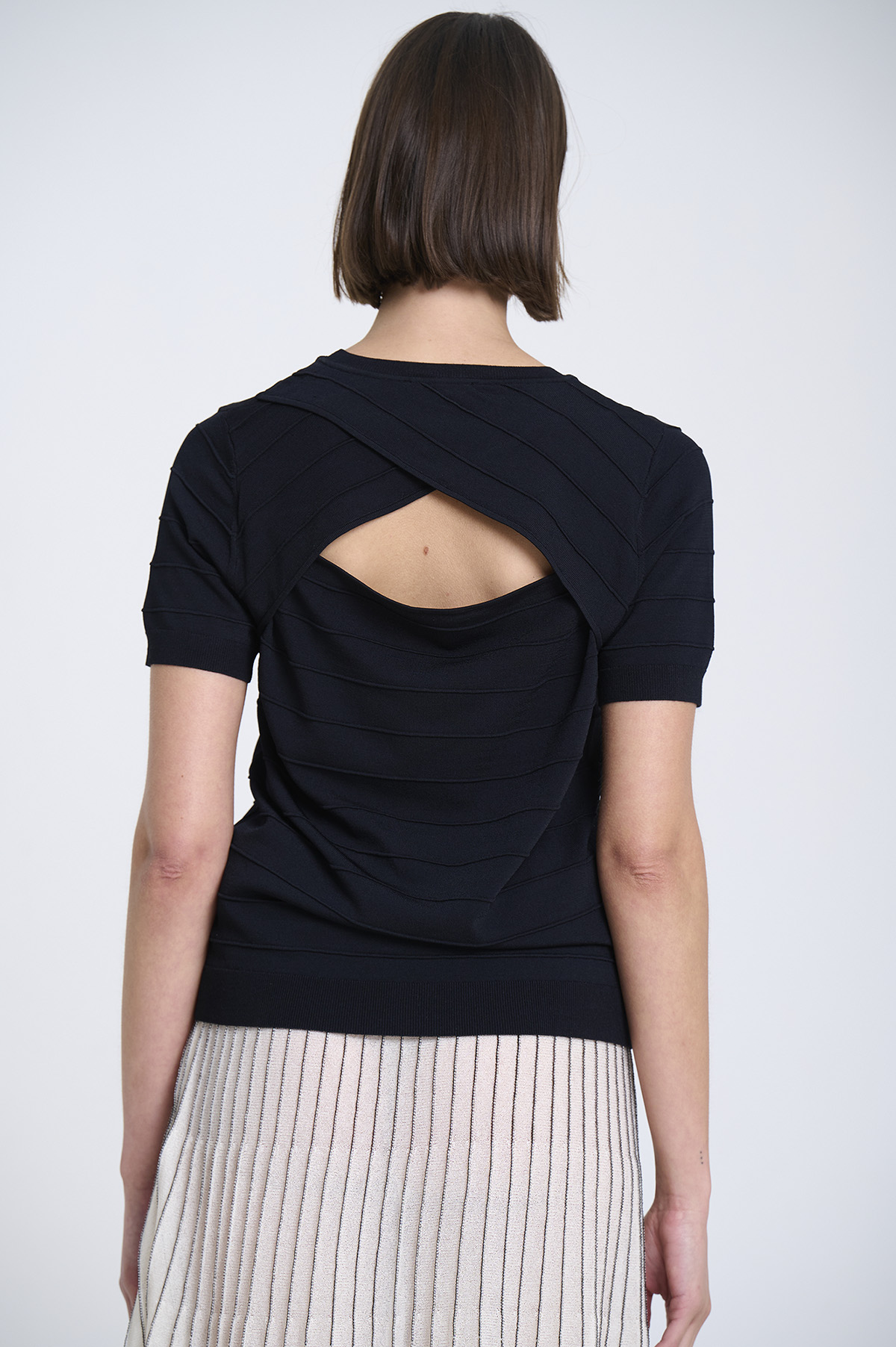 Back-Opening Sweater 5