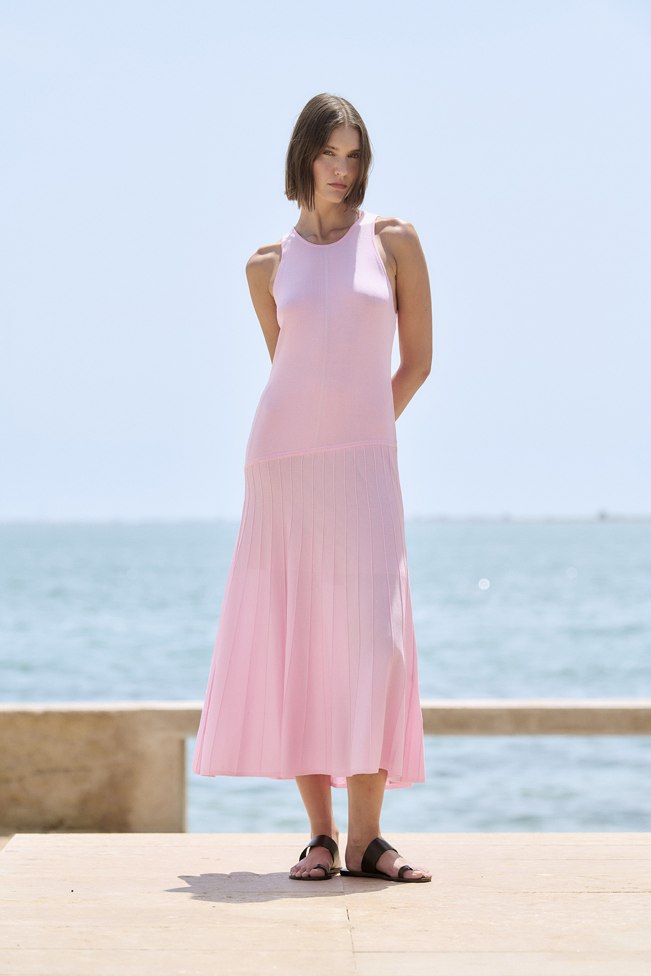 Vestido corte asimétrico en la cintura