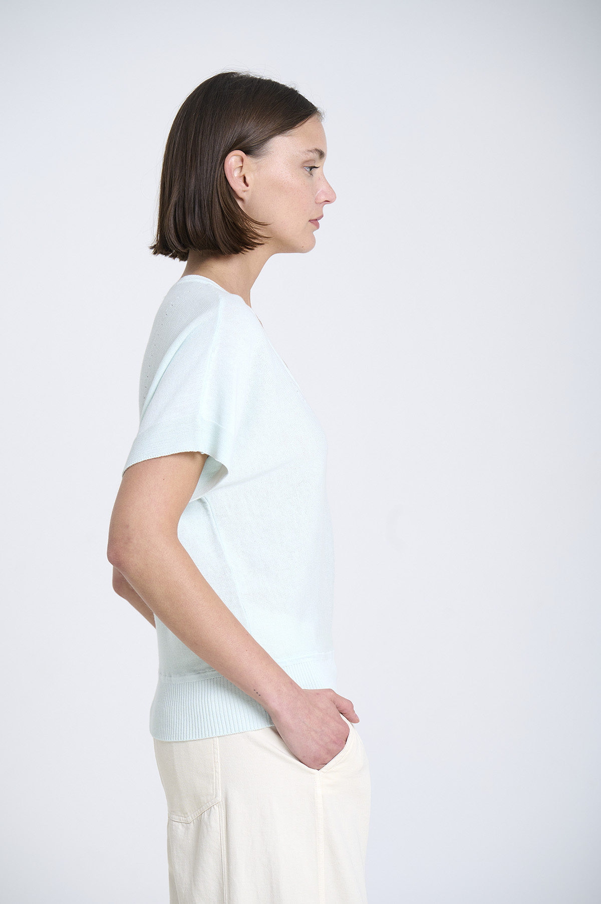 V-neck fine knit sweater 1