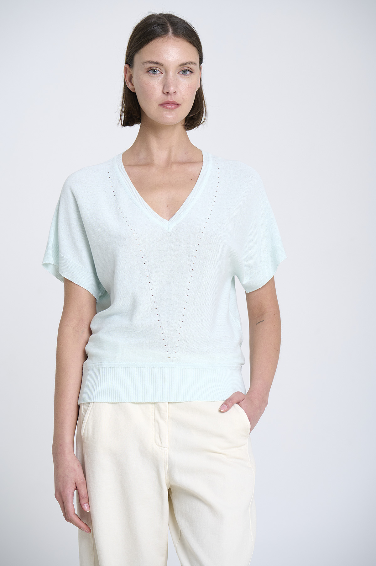 V-neck fine knit sweater 3