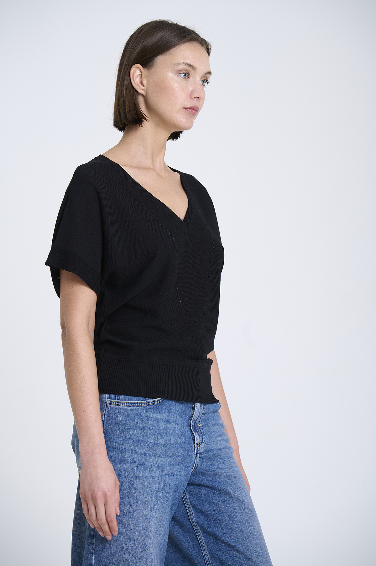 V-neck fine knit sweater 1